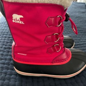 Lightly used SOREL PINK GIRLS BOOTS